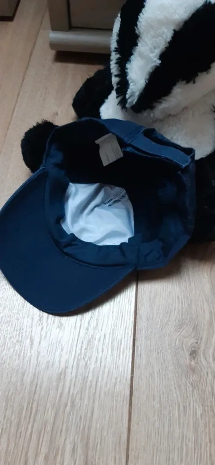 Casquette "in extenso" bleu foncée "skate" en très bon état - photo numéro 3