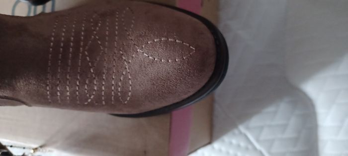 Très jolie mini bottes fille Pointure 32 - photo numéro 6