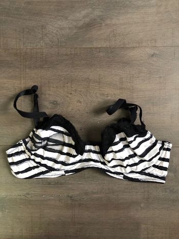 Soutien gorge undiz taille 90B rayé noir et blanc