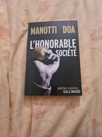 L' honorable société