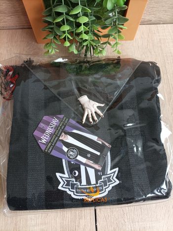 Écharpe wednesday nevermore mercredi 