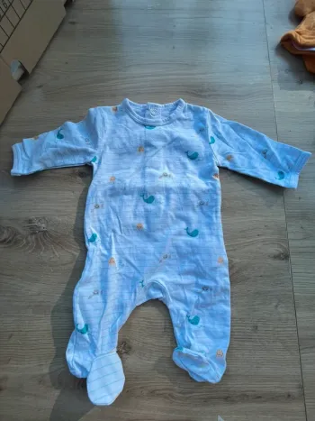 Pyjama taille 1 mois (52-55 cm)