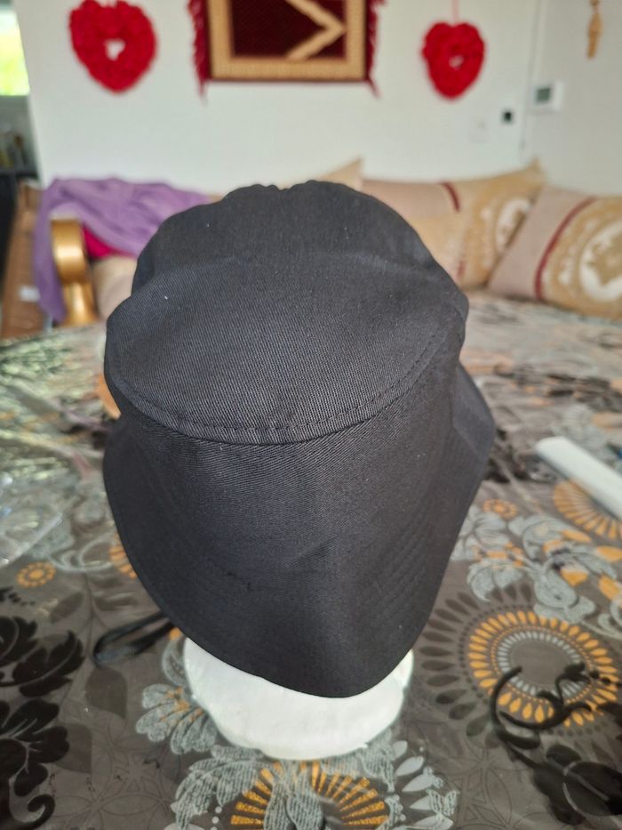 Bob homme noir neuf taille 54 cm prix 2 euro - photo numéro 2