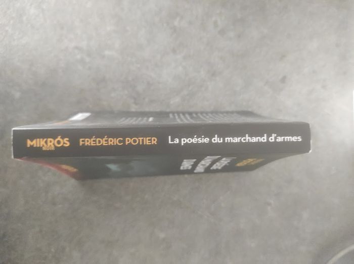 La poésie du marchand d'armes Frédéric Potier Mikros Noir 2024 - photo numéro 2
