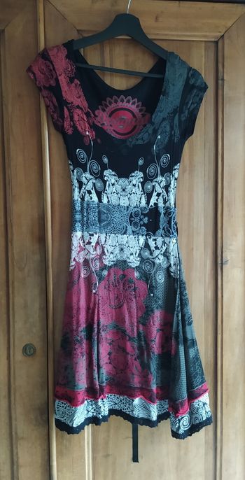 Robe Desigual taille XS.