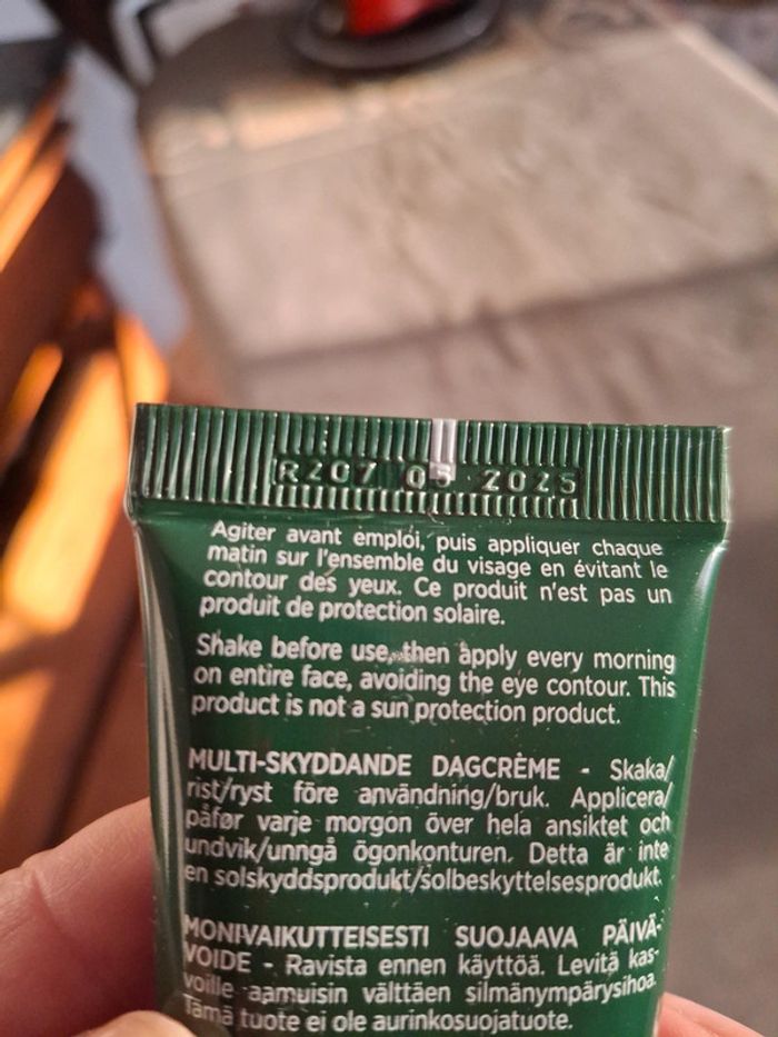 Yves rocher « Élixir botanique « bouclier UV multi protection - photo numéro 7