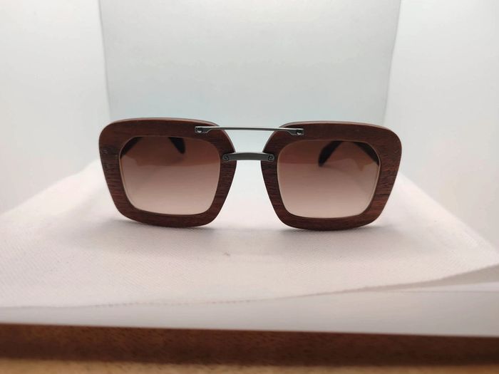 Lunettes de soleil Prada en Bois et acétate marron