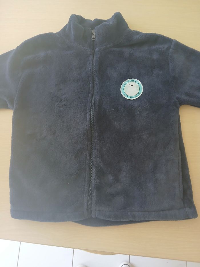 Gilet doux fille a fermeture+2 poches taille 8 ans   d hiver couleur marine - photo numéro 4