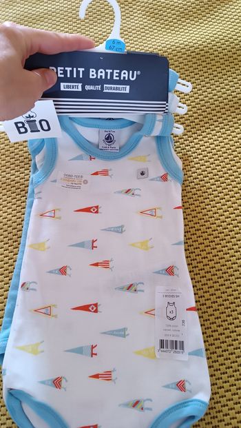 Petit Bateau. Lot de 3 Bodies débardeurs . Bébé de 6 mois/67 cm