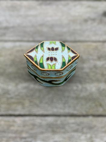 Boîte ancienne en émaux cloisonnés – Mini coffret décor floral bleu