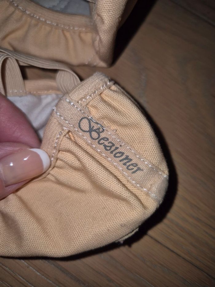 Chaussons de danse pointure 35 - photo numéro 2