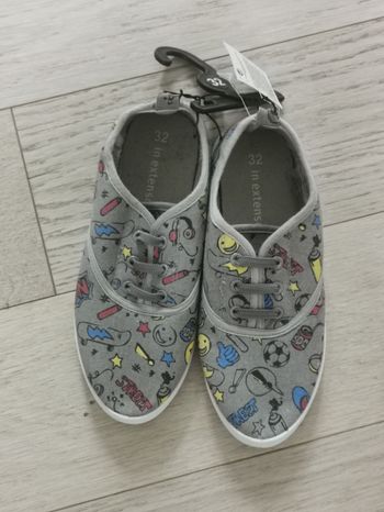 Chaussures en toile grises
