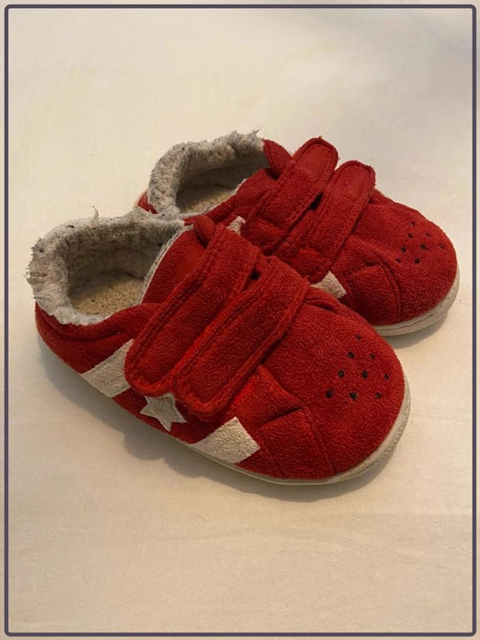 Pantoufles style Converses 26,5 marque Next - photo numéro 2