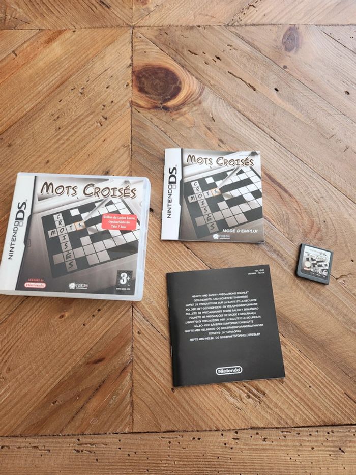 Jeu Nintendo DS Mots croisés en très bon état complet avec notice