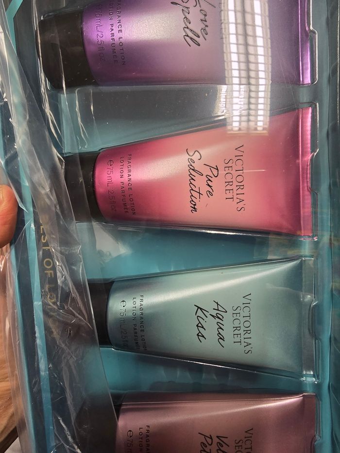 4 crèmes Victoria'secret  neuf