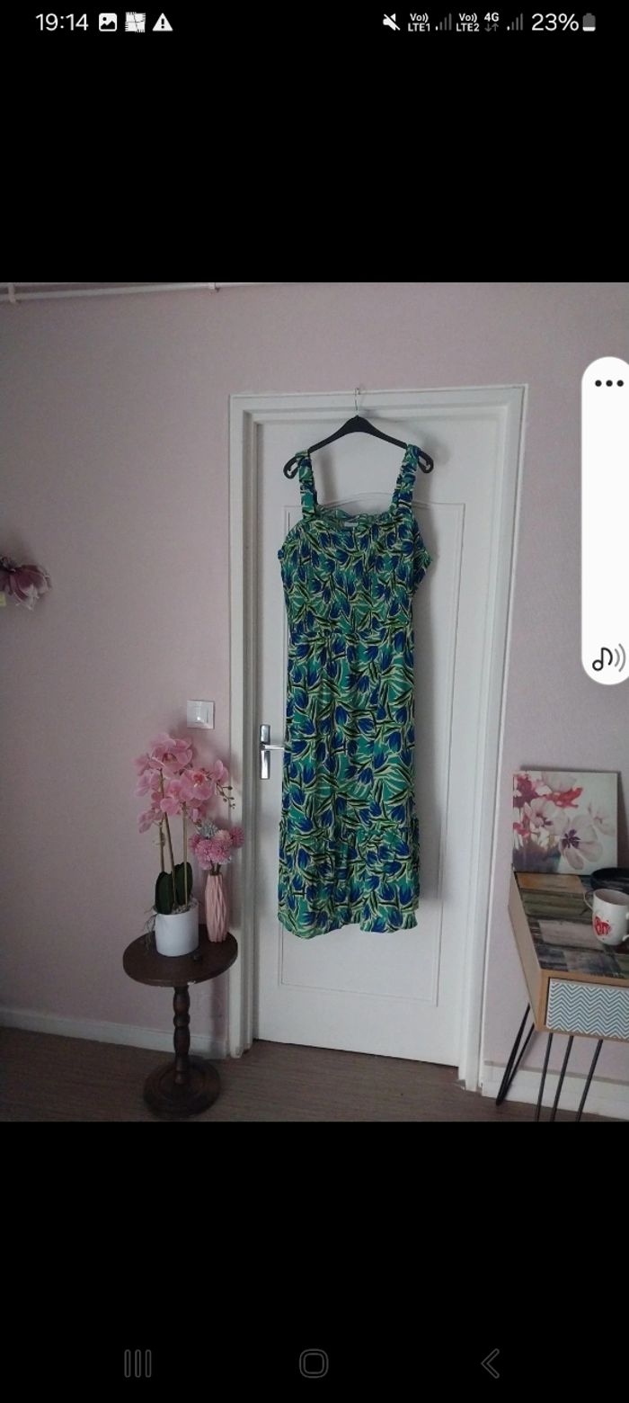 Jolie robe multicouleur - photo numéro 2