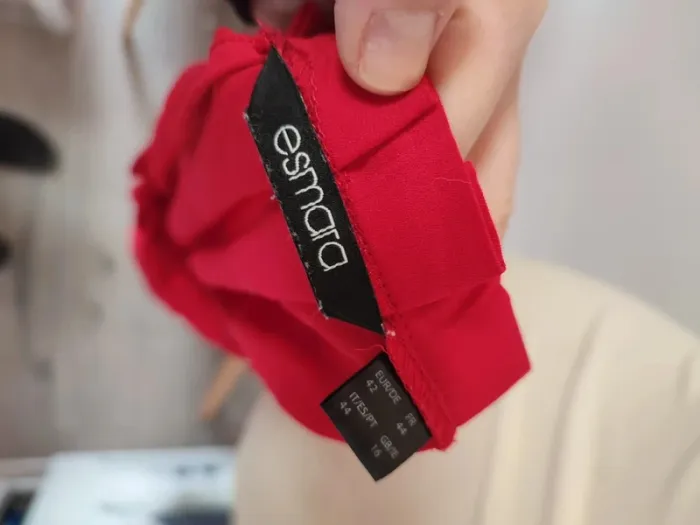 T-shirt rouge esmara taille 42 très bon état - photo numéro 4