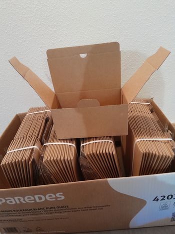 Lot de 80 cartons neufs