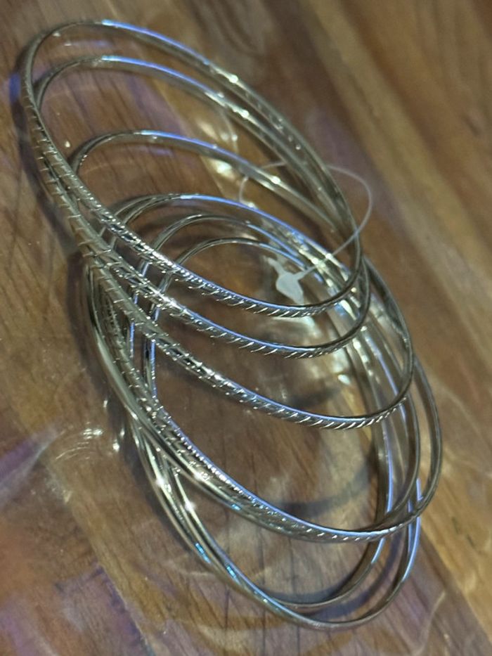 Bracelets 7 joncs  semainier acier inoxydable argent travaillés neufs et de qualité - photo numéro 2