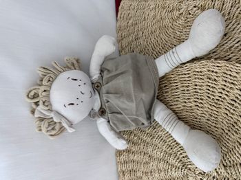 Doudou Poupée de Chiffon Beige Crème Robe à Bretelles Jours Heureux