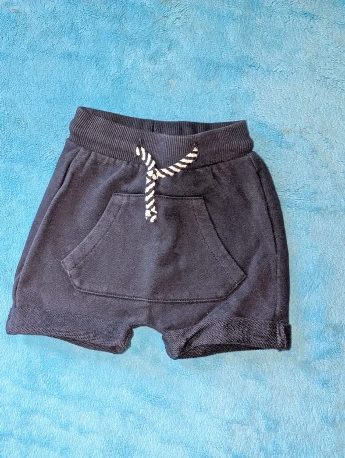 Short 3 mois tape à l'oeil