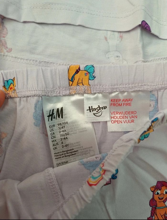 Pyjama short 
Marque h&M
Taille 98/104 cm - photo numéro 2