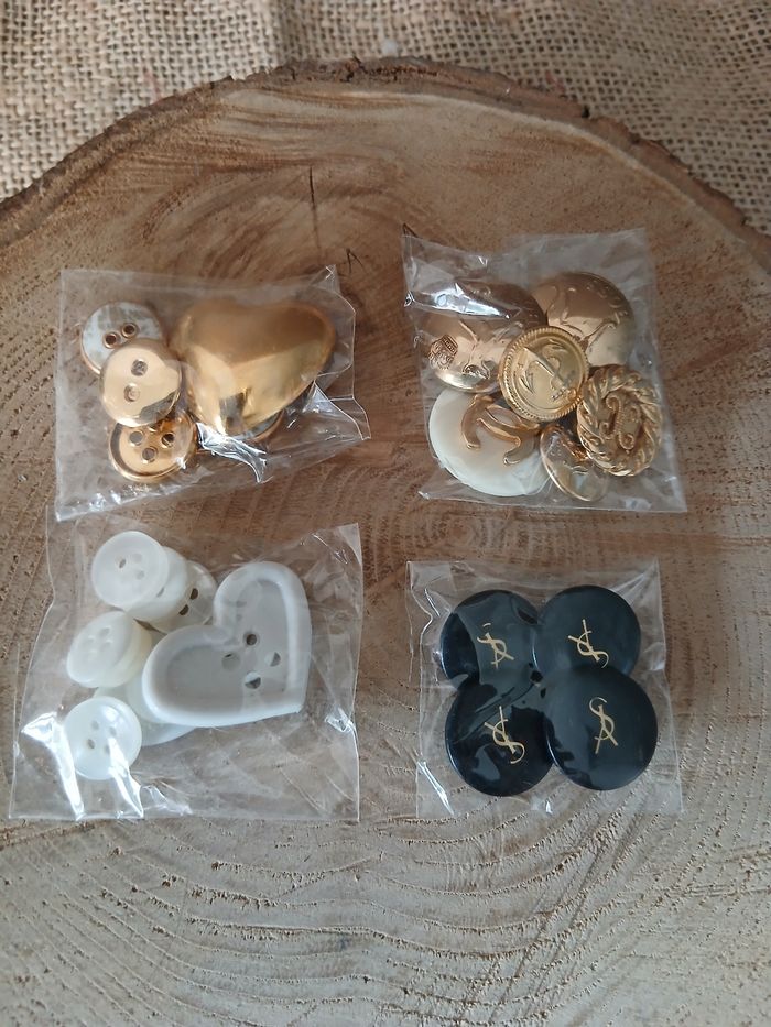 Lot de 4 sachets de boutons