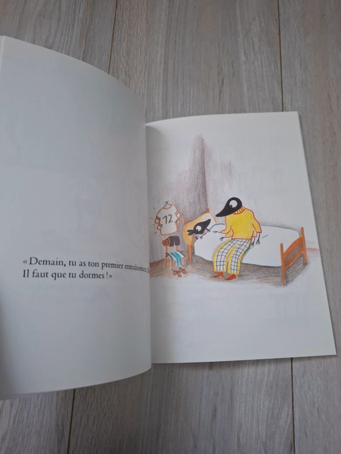 Livre Poka et Mine le football - photo numéro 3