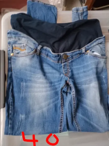 Jeans slim maternité. 40