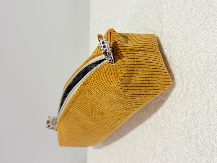 Tousse couleur Moutarde doublure fleurie bureau ou école - photo numéro 2