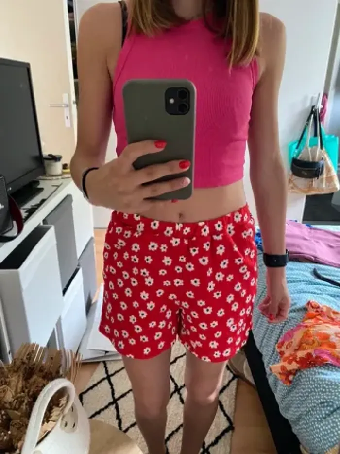 Short rouge à fleurs Only - photo numéro 2