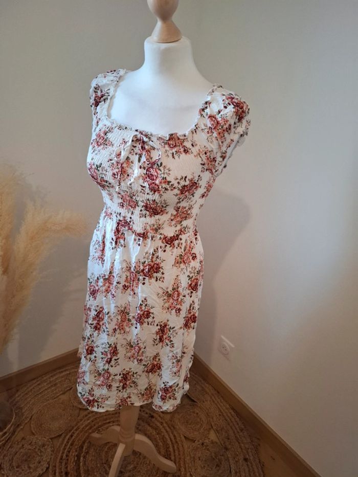 Robe blanche Fleurie extensible Colloseum taille S 36