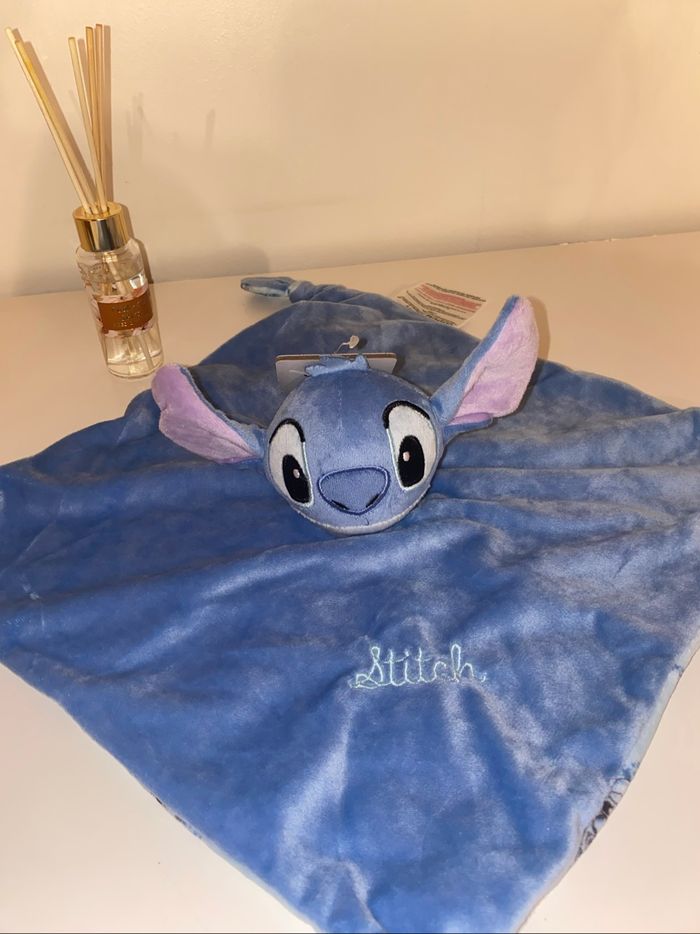 Doudou Stitch neuf Disney