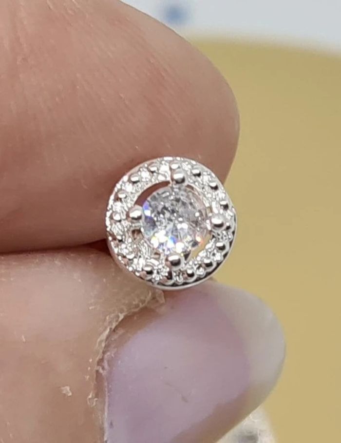 Très jolis Clous d'oreilles fantaisie argentés - photo numéro 4