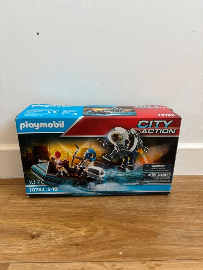 Playmobil 70782 Policier avec réacteur Dorsal et canoë - C