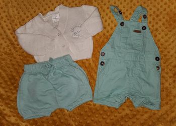 Ensemble salopette gilet et short taille 6 mois