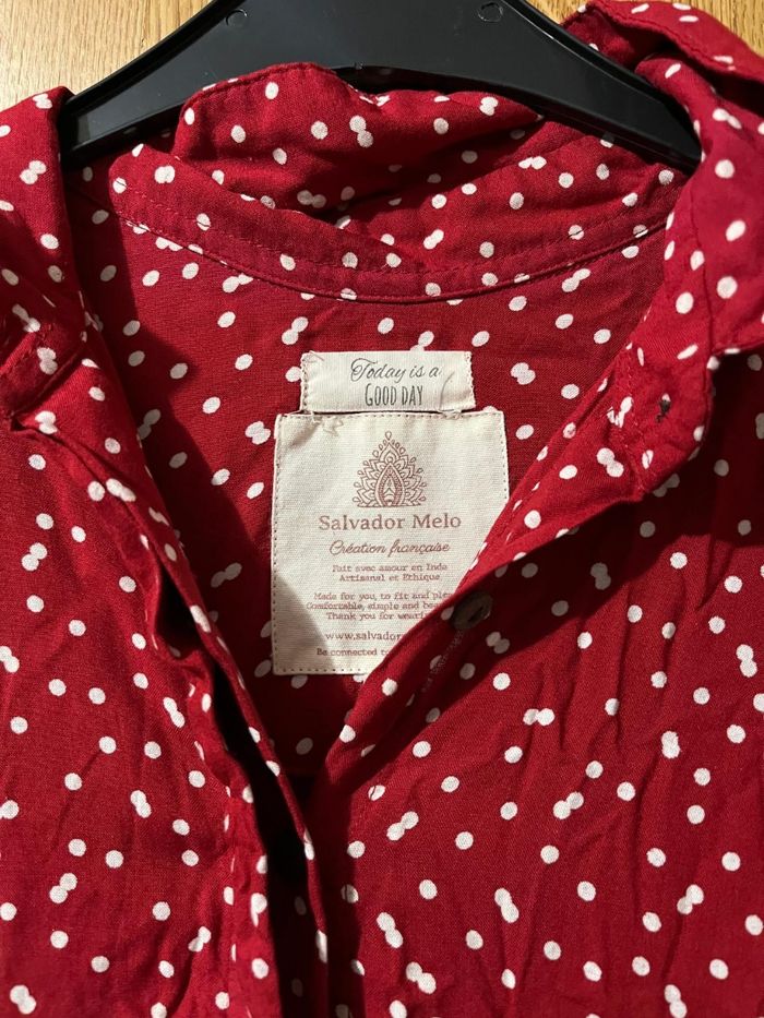 Robe chemise longue rouge à pois blancs - photo numéro 3