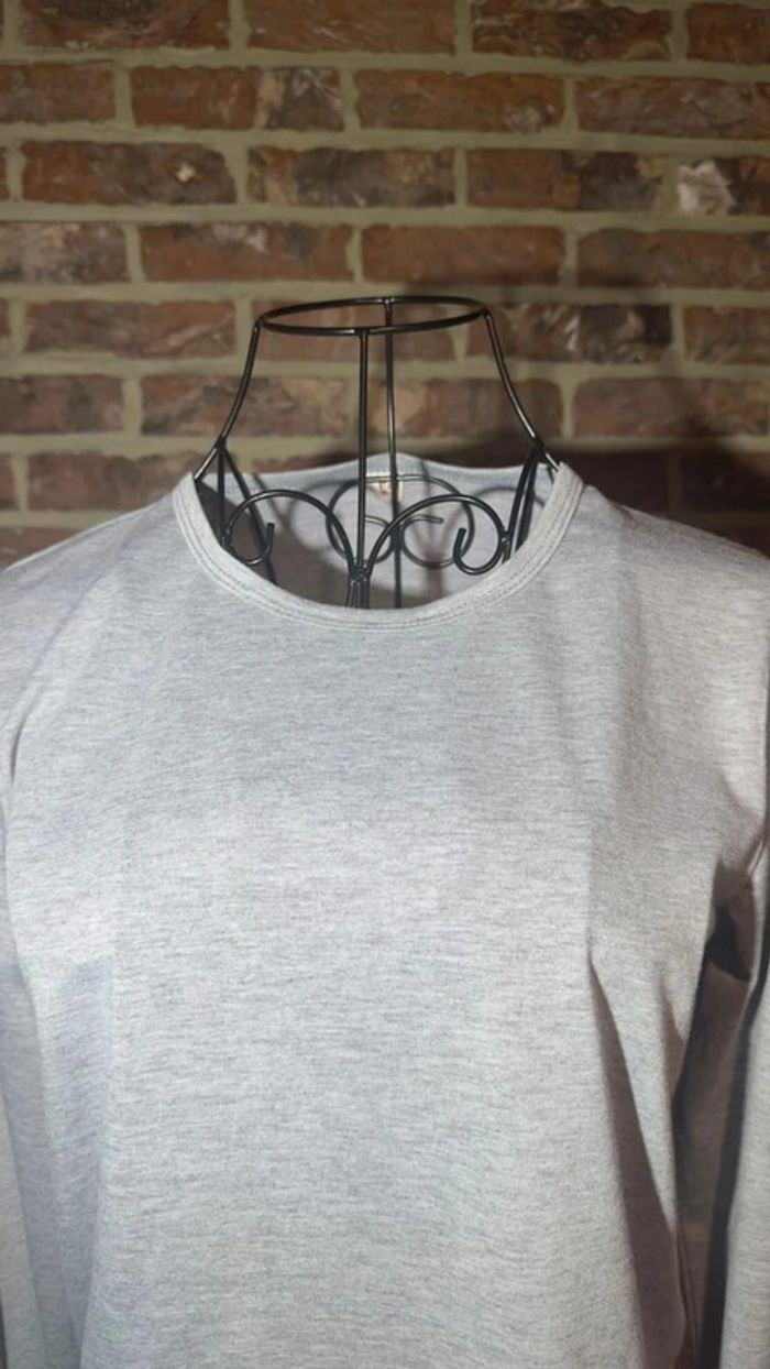 Haut longues manches gris clair Taille 160 -> 158/164 - photo numéro 2