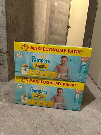 2  packs de Pampers prenium protection taille 3