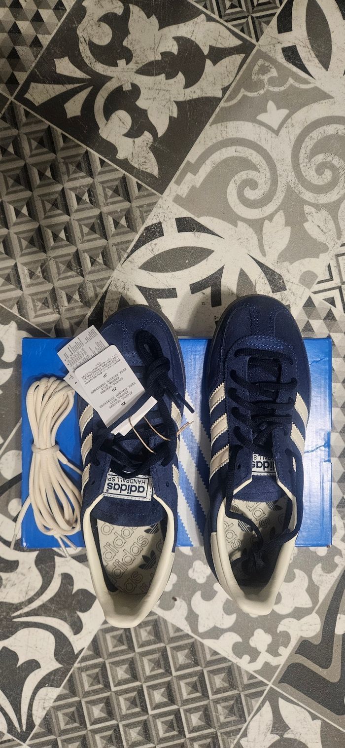 Basket Adidas - photo numéro 1