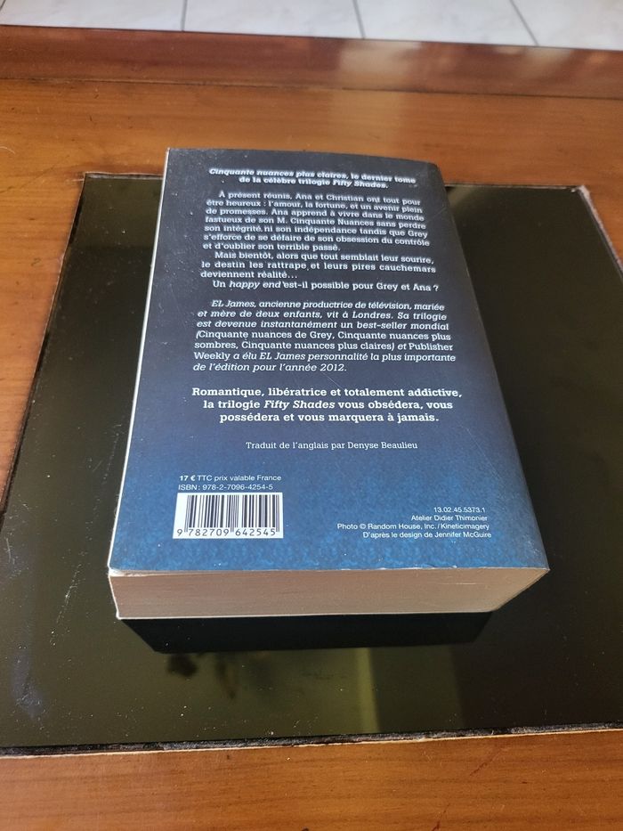 Livre 📖 cinquante nuances plus claires - photo numéro 4