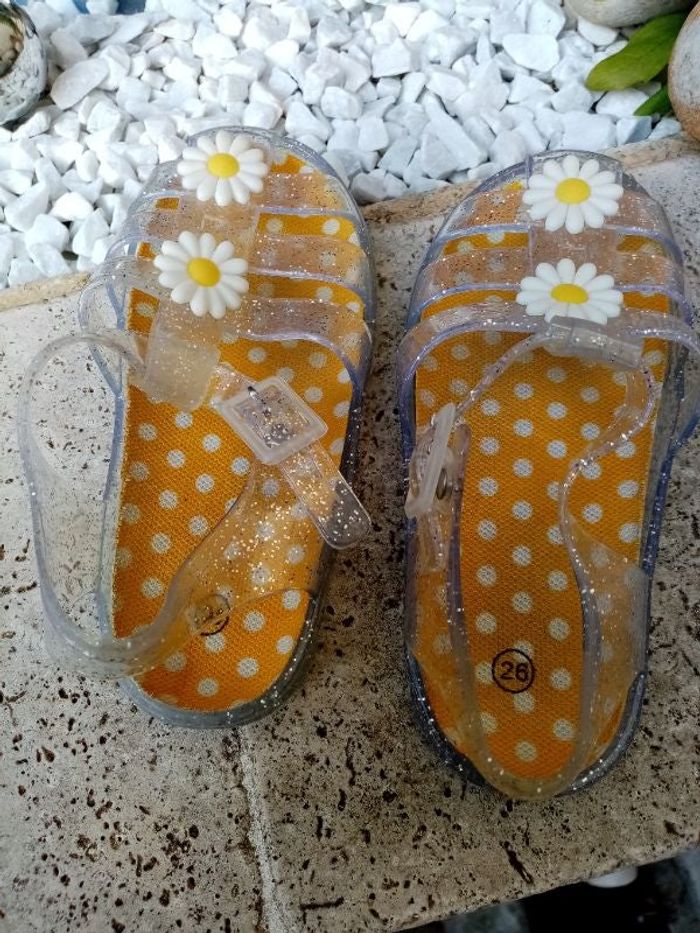 Sandales de plage brillantes