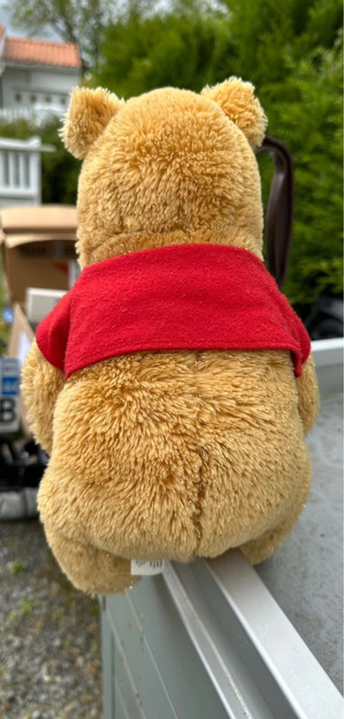 Peluche Winnie l’Ourson Disney Store – édition spéciale fils dorés - photo numéro 4