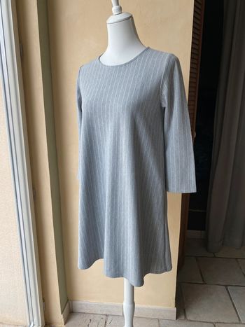 Robe rayée grise Stradivarius M