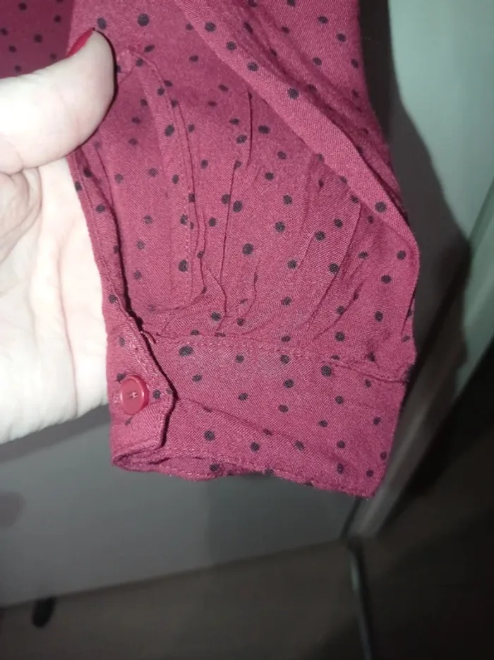Chemise couleur bordeaux à pois noir - photo numéro 4