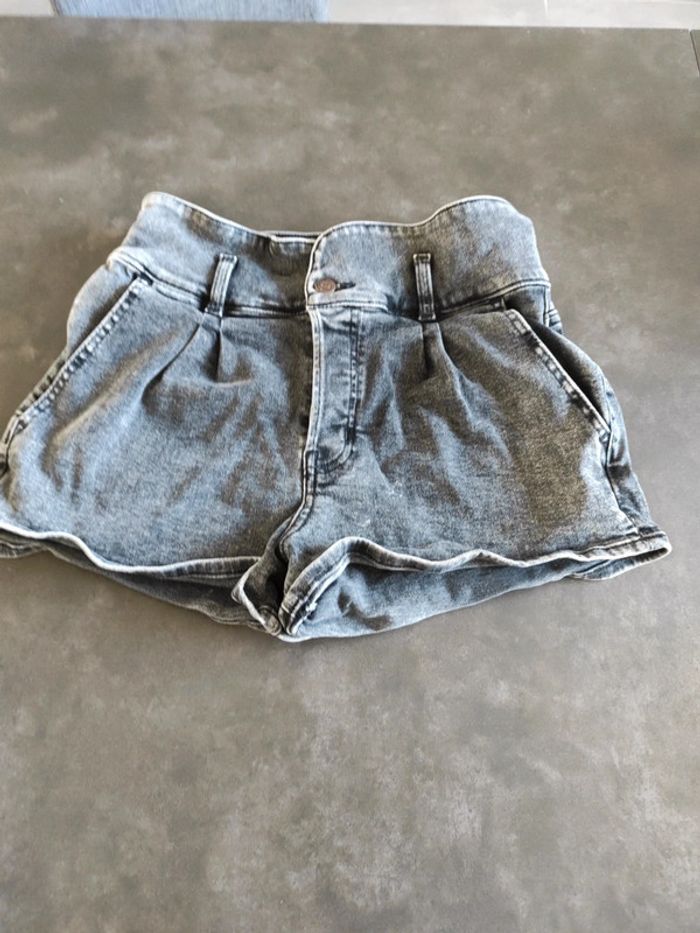 Short jean taille 40 - photo numéro 2
