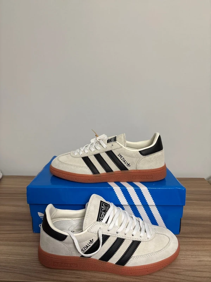 Baskets Adidas Spezial taille 37