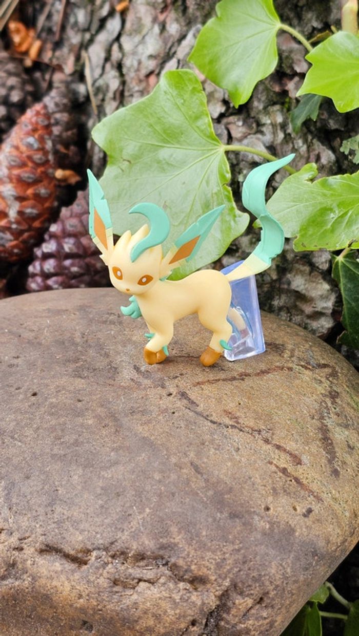 Super figurine Pokemon Nintendo scale world Phyllali