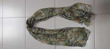 Foulard motif animaux de la savane