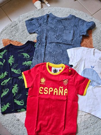 Lot de 4 t-shirt- 36mois